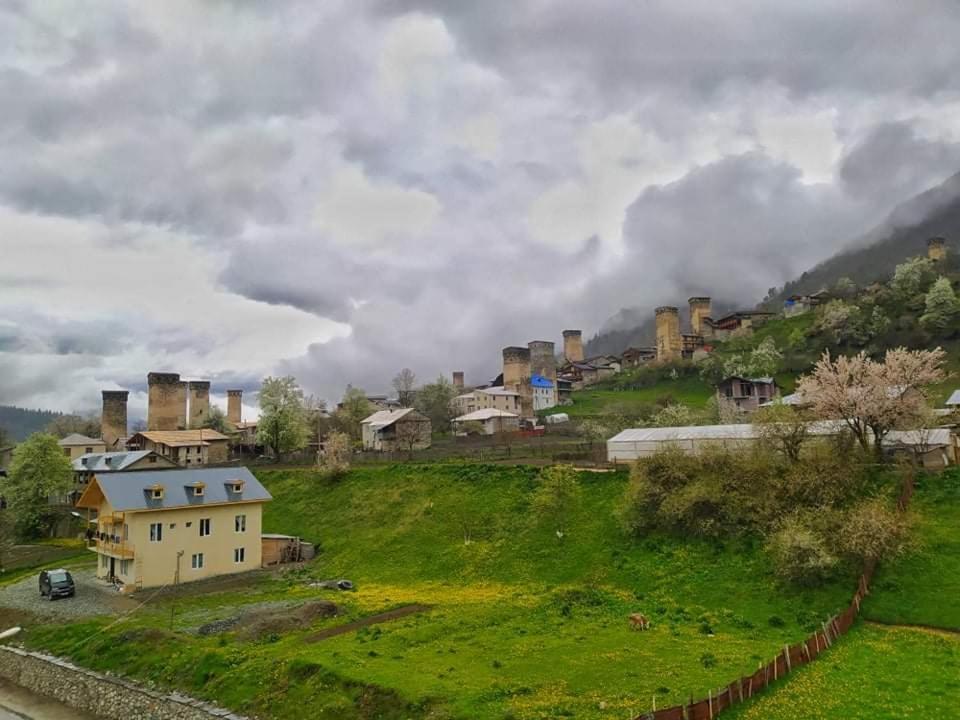 Tetne Qor Guesthouse Mestia Luaran gambar